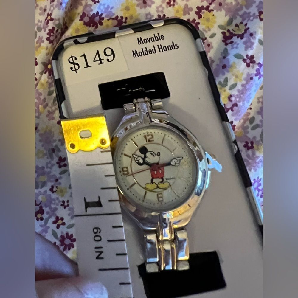 NEW Disney Mickey Mouse watch, plastic ties never cut, presentation box! - Picture 5 of 8